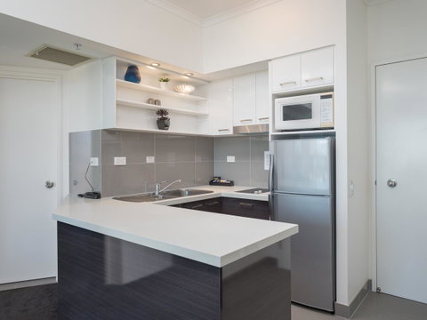 Maldives Resort Main Beach, Gold Coast - Kempsey Accommodation 17