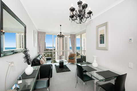 Maldives Resort Main Beach, Gold Coast - Kempsey Accommodation 31