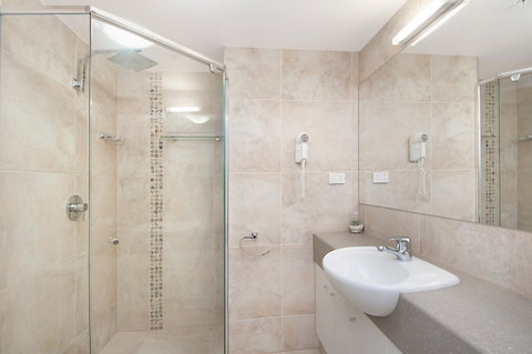 Maldives Resort Main Beach, Gold Coast - Kempsey Accommodation 34