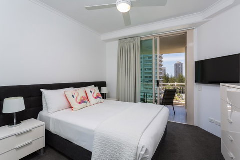 Maldives Resort Main Beach, Gold Coast - Kempsey Accommodation 14
