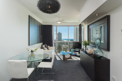 Maldives Resort Main Beach, Gold Coast - Kempsey Accommodation 16