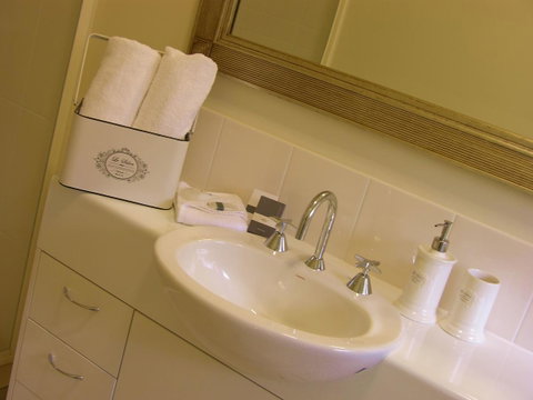 Apple Tree Cottage Montville - Kempsey Accommodation 19
