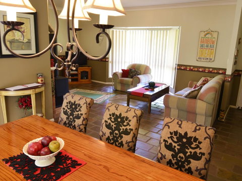 Apple Tree Cottage Montville - Kempsey Accommodation 5