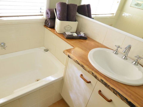 Apple Tree Cottage Montville - Kempsey Accommodation 10