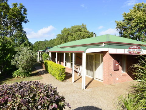 Apple Tree Cottage Montville - Kempsey Accommodation 3