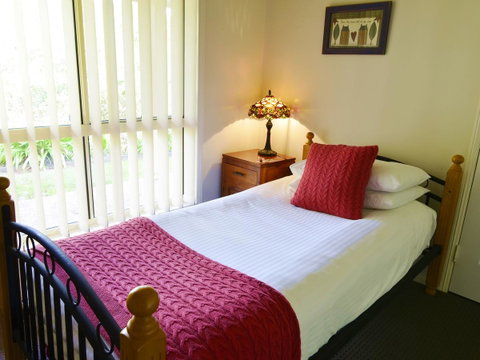 Apple Tree Cottage Montville - Kempsey Accommodation 9