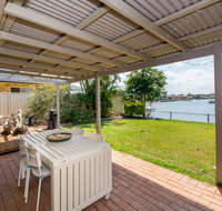 Lowset home on the canal - Dolphin Dr Bongaree - Kempsey Accommodation