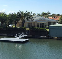 Ground floor family unit on the canal with free WIFI - Kempsey Accommodation