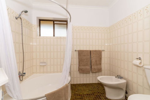 Spacious Family Unit With Incredible Views. - Kempsey Accommodation 14