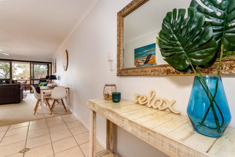 Spacious Family Unit With Incredible Views. - Kempsey Accommodation 5
