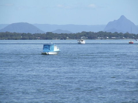 Spacious Family Unit With Incredible Views. - Kempsey Accommodation 3