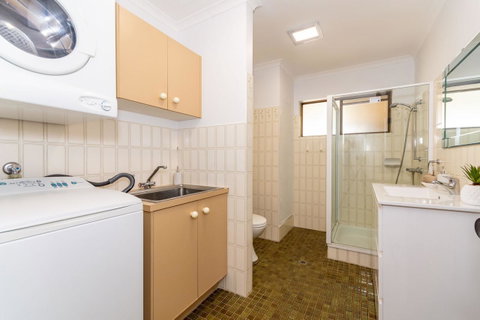 Spacious Family Unit With Incredible Views. - Kempsey Accommodation 13