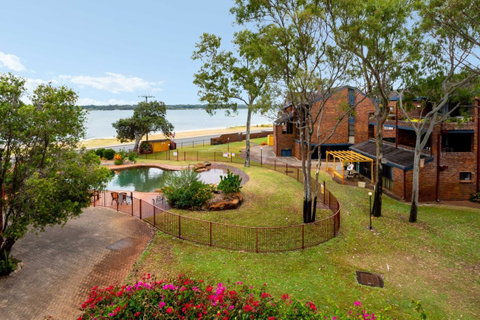 Spacious Family Unit With Incredible Views. - Kempsey Accommodation 8