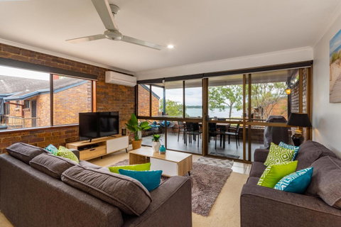 Spacious Family Unit With Incredible Views. - Kempsey Accommodation 1