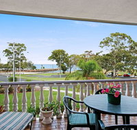 Huge top floor unit across the road....Waterfront - Kempsey Accommodation