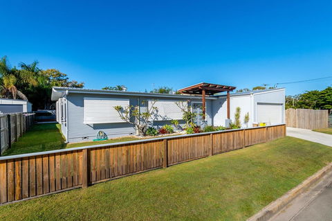Fabulous Family Destination In Paradise Parade, Bongaree - Kempsey Accommodation 0