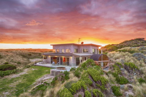 Porky Beach Retreat - King Island Escapes - Kempsey Accommodation 0