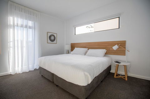 Island Quarters - Kempsey Accommodation 9