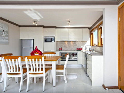 'Beach Break 2', 2/10 Lionel St - Downstairs Unit With Aircon - Kempsey Accommodation 2