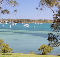 'Corlette Waterfront' 2/44 Danalene Parade - Waterfront Luxury WIFI Aircon Boat Parking