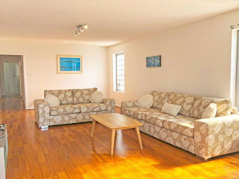'Mooring One Downstairs', 23 Shoal Bay Rd - Fantastic Ground Floor Duplex With Views, WIFI And Air Conditioning - Kempsey Accommodation 1