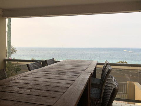 'Mooring Two Upstairs', 23 Shoal Bay Rd - Stunning Views, WIFI, Air Conditioning And Boat Parking - Kempsey Accommodation 1