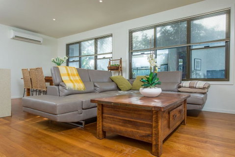 'Rolling Waves 2' On Ocean Drive - Kempsey Accommodation 2