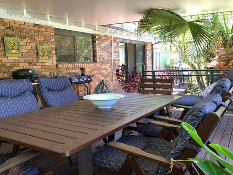 'Sandy Palms' 28 Moorooba Cr - Beautiful Home With Wifi, Air-con And Boat Parking - Kempsey Accommodation 2