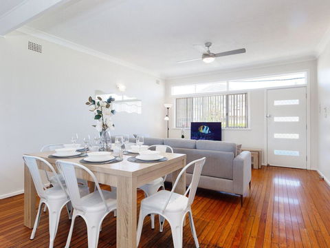 'Shoalz', 28 Rigney Street - Renovated Pet Friendly Cottage & Boat Parking - Kempsey Accommodation 2