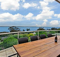 'The Bay' 25 Wallawa Rd - huge home with aircon spectacular views  chromecast