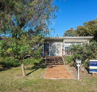 'The Croft' 11 Boulder Bay Rd - Cosy Beach House with Aircon  only 270m to the Beach - Kempsey Accommodation