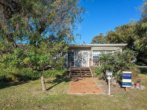 'The Croft' 11 Boulder Bay Rd - Cosy Beach House With Aircon & Only 270m To The Beach - Kempsey Accommodation 0
