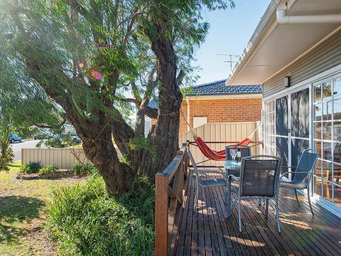 'The Croft' 11 Boulder Bay Rd - Cosy Beach House With Aircon & Only 270m To The Beach - Kempsey Accommodation 1