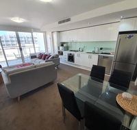 just listed Bolton St 1br 350m walk to Newcastle beach  Wifi end Eand - Kempsey Accommodation