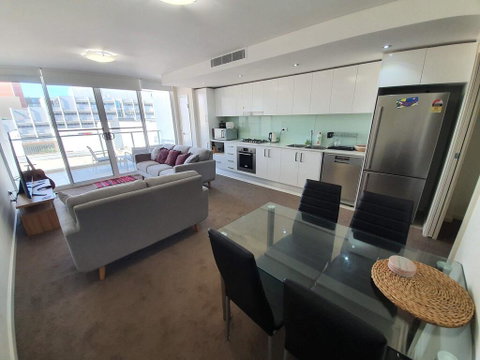(just Listed) Bolton St 1br 350m Walk To Newcastle Beach +++ Wifi End Eand - Kempsey Accommodation 0