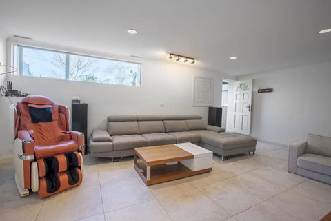 , , , Alice Wonderland, , ,  In 4 Beds House - Kempsey Accommodation 2