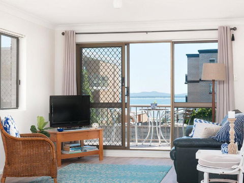 1 'BAHIA', 47 RONALD AVE - GREAT LOCATION WITH FILTERED WATER VIEWS - Kempsey Accommodation 3