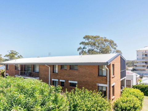 1 'BAHIA', 47 RONALD AVE - GREAT LOCATION WITH FILTERED WATER VIEWS - Kempsey Accommodation 1