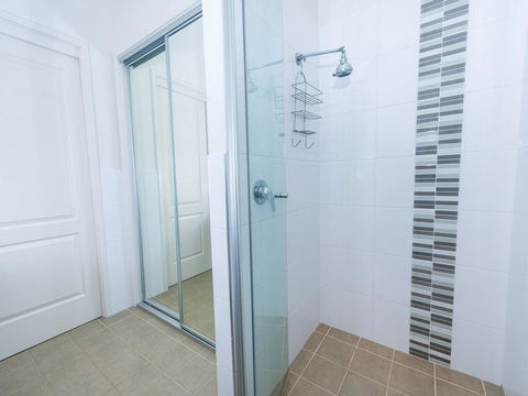 1 'Florida', 5 Lillian Street - 2 Min Walk To Beach, Shops & Restaurants - Kempsey Accommodation 2