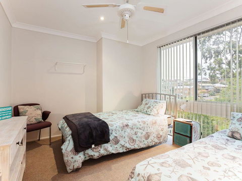 1 'Kooringal', 105 Soldiers Point Road - Waterfront Unit Wth Aircon - Kempsey Accommodation 2