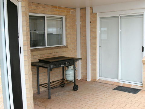 1 'The Clippers' 131 Soldiers Point Road - Fabulous Waterfront Unit - Kempsey Accommodation 2