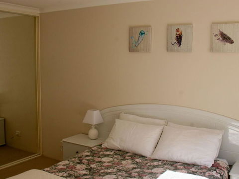 1 'The Clippers' 131 Soldiers Point Road - Fabulous Waterfront Unit - Kempsey Accommodation 3