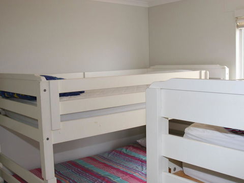 1 'The Clippers' 131 Soldiers Point Road - Fabulous Waterfront Unit - Kempsey Accommodation 1