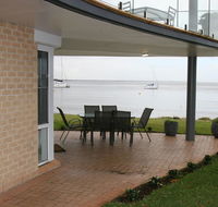 1 'The Clippers' 131 Soldiers Point Road - fabulous waterfront unit - Kempsey Accommodation