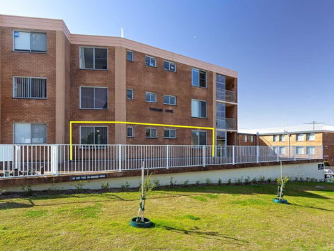 1 'Thurlow Lodge', 6 Thurlow Avenue - Air Conditioned & Pool In The Heart Of Town - Kempsey Accommodation 2