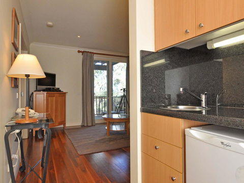 1 Bedroom Executive Villa Located Within Cypress Lakes - Kempsey Accommodation 2