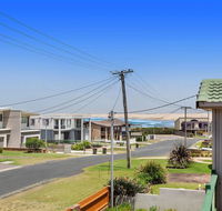 1/32 Ocean Avenue - three bedrooms three bathrooms air con boat parking  water views - Kempsey Accommodation