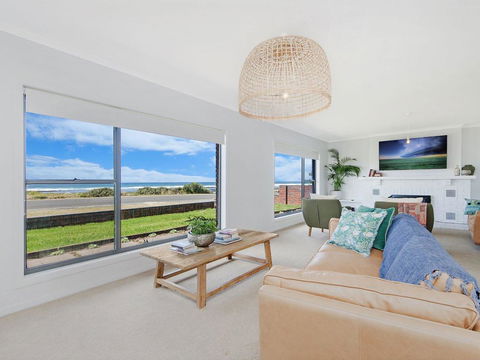 10 OCEAN VILLA - Kempsey Accommodation 1