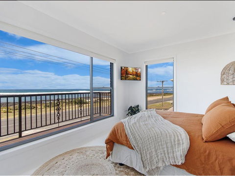 10 OCEAN VILLA - Kempsey Accommodation 0