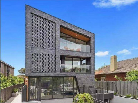 106, Modern Prestige, 3-Storey New Establishment - Kempsey Accommodation 0